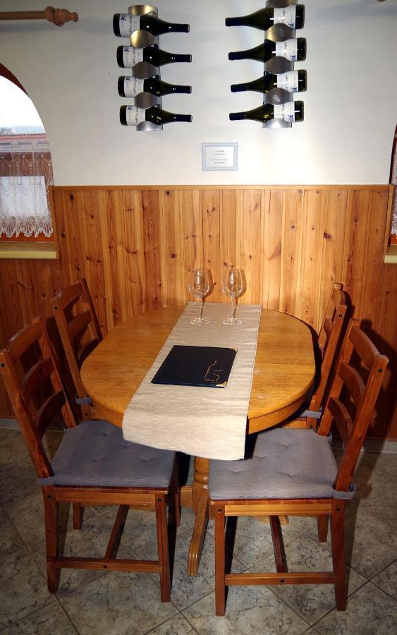 Ferienwohnung Sklep u Veselých Mutěnice Exterior foto